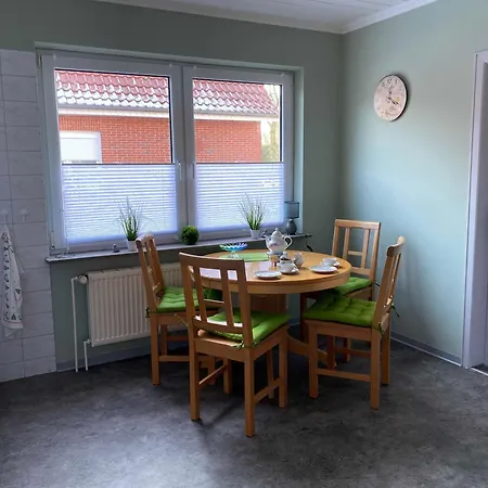 Iris Hinrichs 95150 Apartment *